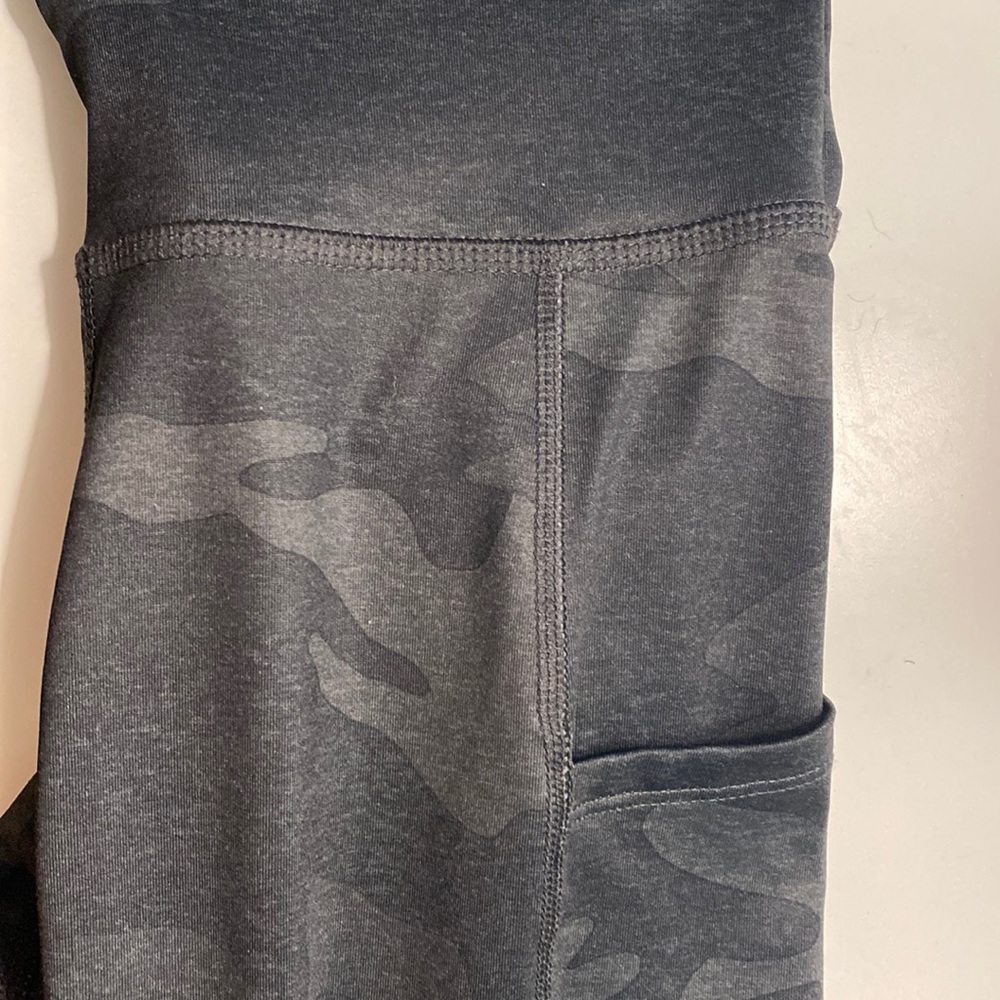 Aéropostale Black Camo Leggings w Pockets Size small New Never Worn